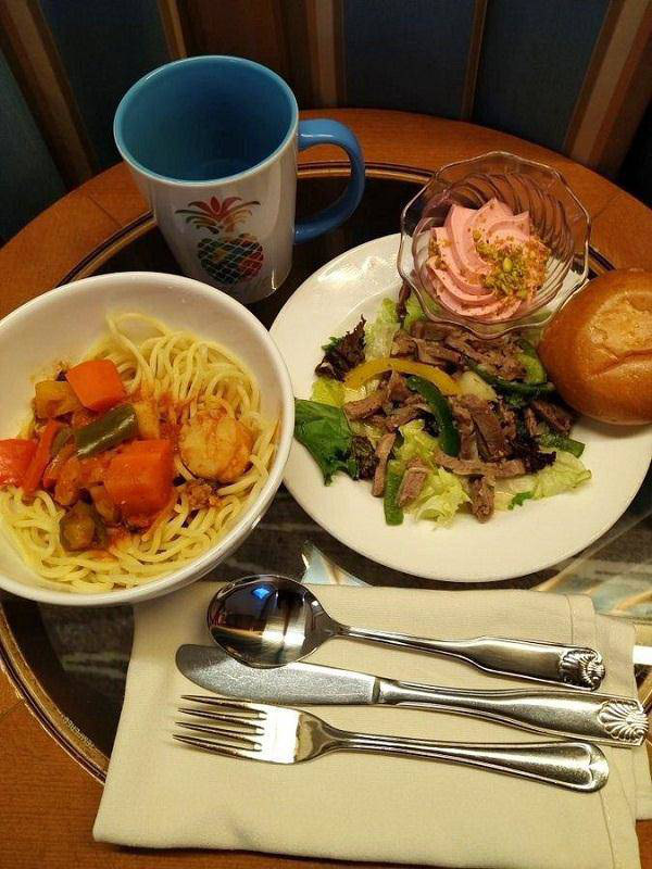 Những bữa ăn trên du thuyền Nhật Bản bị cách ly: Không khác gì nhà hàng hạng sang - Ảnh 15.