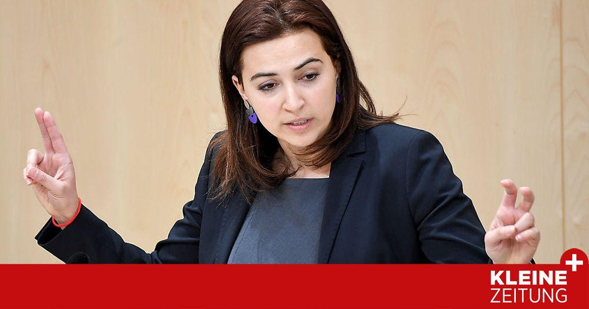 Người di cư, luật sư, đấu sĩ: Những bộ mặt khác nhau của nữ bộ trưởng tư pháp Áo - Ảnh 2.