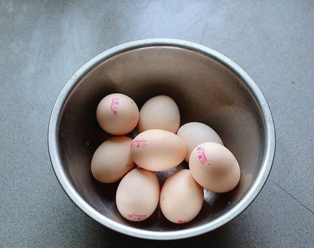Nhuộm hồng cho trứng bằng màu từ loại củ quen thuộc để bữa sáng thêm lãng mạn - Ảnh 6.