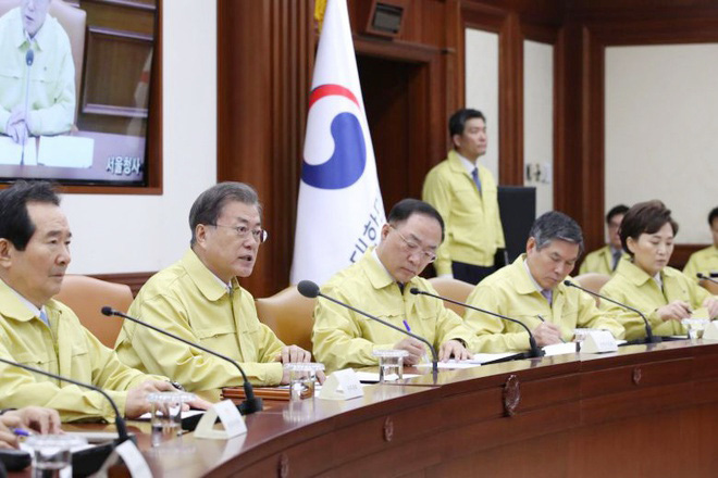 Tổng thống Moon Jae In nâng mức độ báo động quốc gia lên nấc đỏ, mức cao nhất