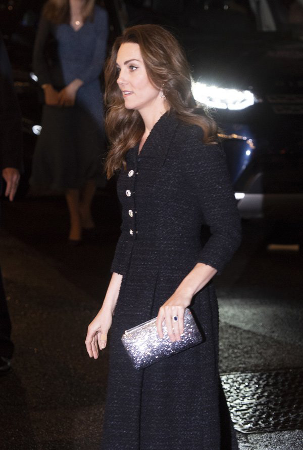 Công nương Kate Middleton giữ vững thương hiệu biểu tượng thời trang đình đám của Hoàng gia Anh - Ảnh 3.
