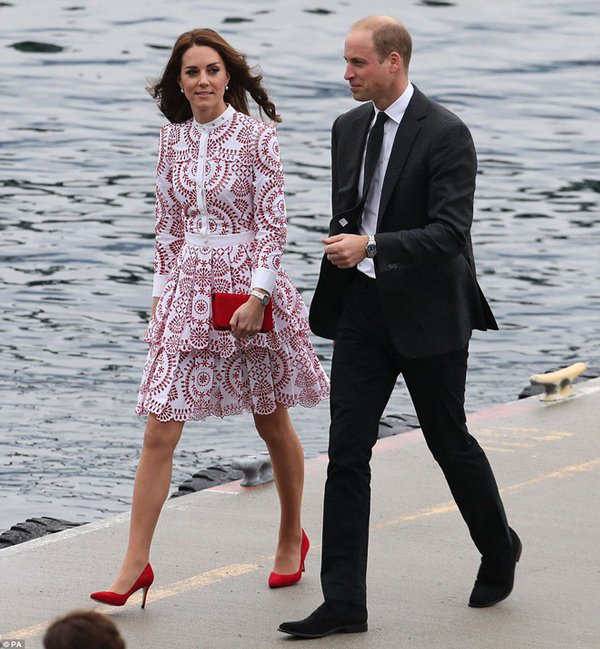 Công nương Kate Middleton giữ vững thương hiệu biểu tượng thời trang đình đám của Hoàng gia Anh - Ảnh 12.