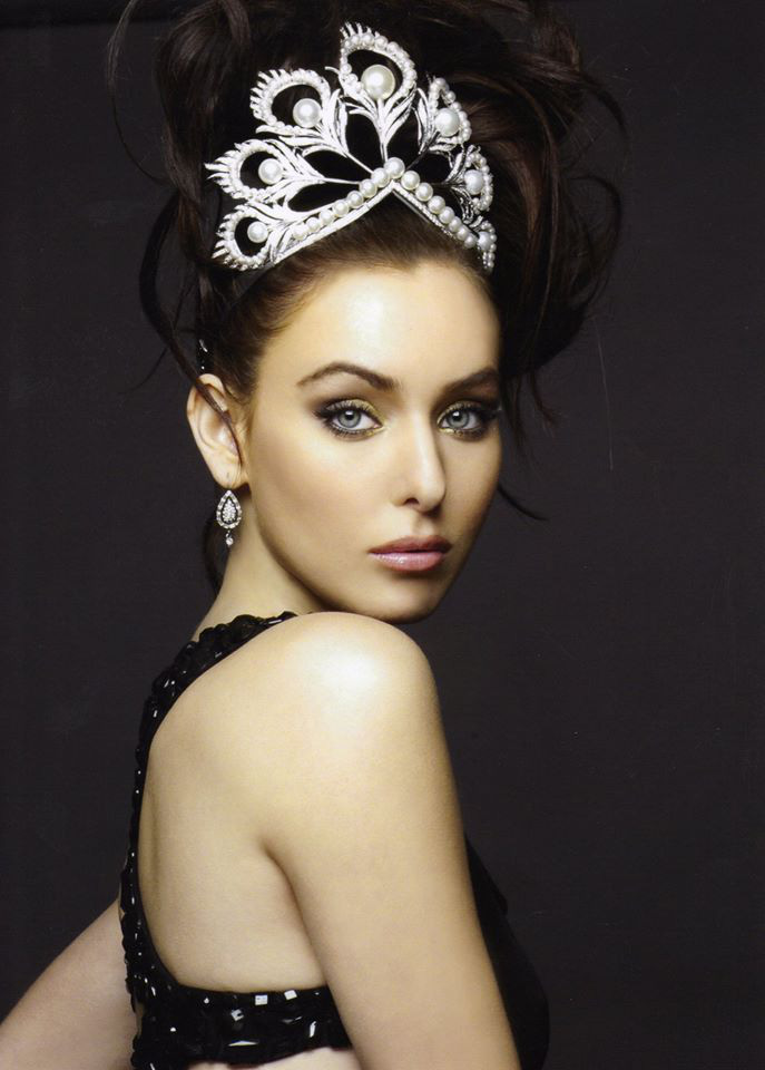 Hoa hậu Hoàn vũ 2005 làm giám khảo Miss Charm 2020 - Ảnh 1.