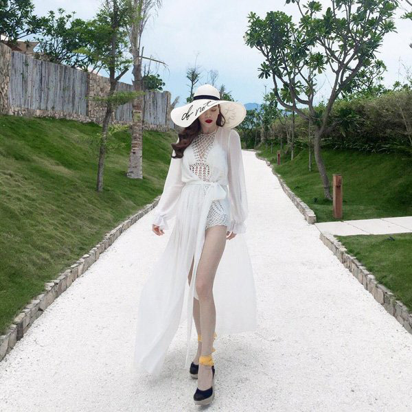 Hồ Ngọc Hà khởi động mùa hè rực rỡ với những mẫu bikini quyến rũ, gợi cảm - Ảnh 14.