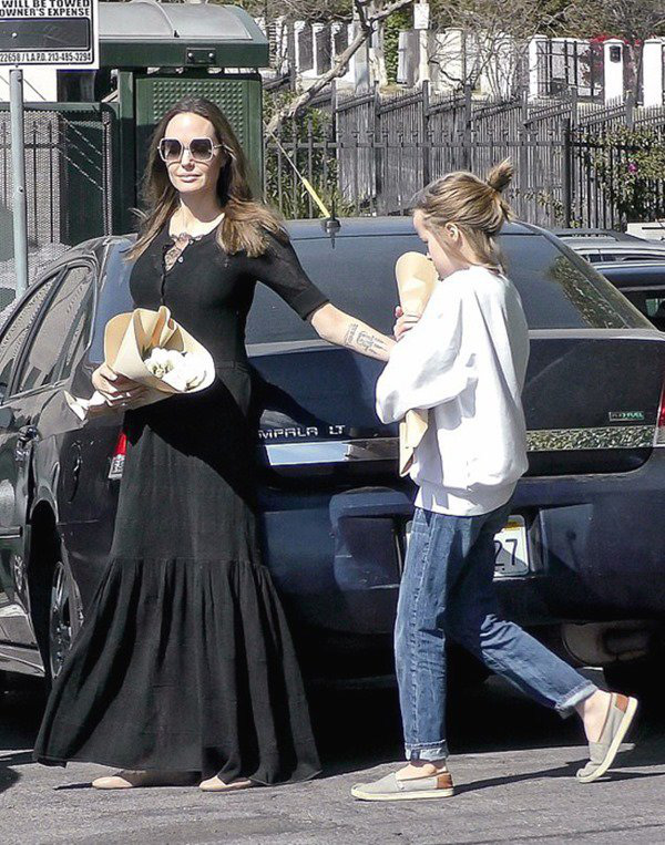 Con gái nam tính của Angelina Jolie trải qua cuộc đại phẫu thuật, mặt gầy sọp, hốc hác - Ảnh 6.
