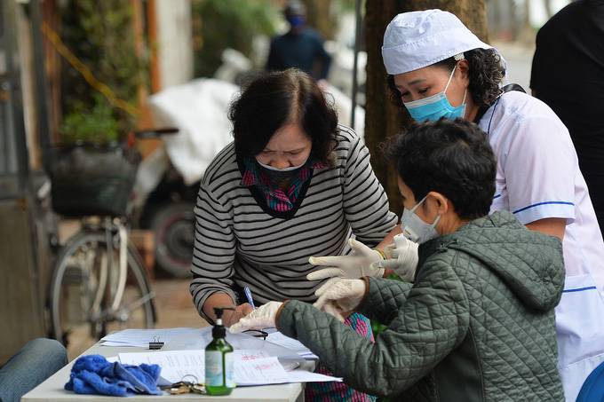 Phát hiện thêm 2 người ở Hà Nội nhiễm virus corona chủng mới - Ảnh 1.