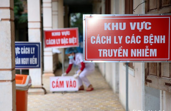 Người phụ nữ ở Nghệ An trở về từ Bệnh viện Bạch Mai có kết quả âm tính với Covid-19 - Ảnh 1.