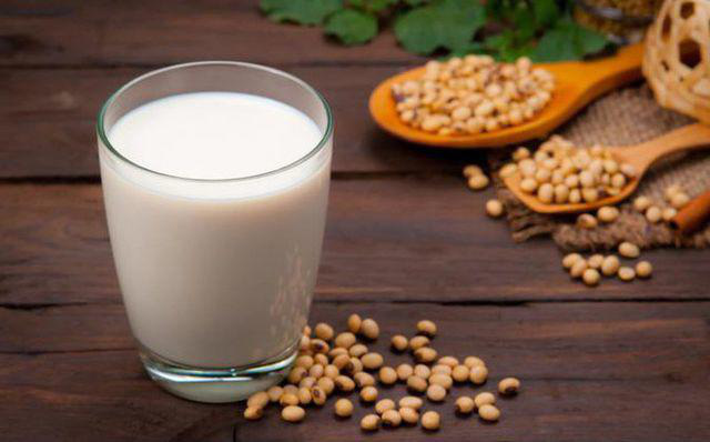 8 trường hợp không nên uống sữa đậu nành 
kẻo sức khỏe xuống dốc không phanh - Ảnh 2.