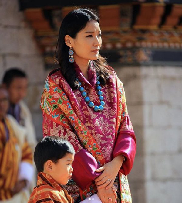 Hoàng hậu &quot;thường dân&quot; Bhutan sinh con thứ 2, thông báo của nhà vua khiến người dân bất ngờ - Ảnh 2.