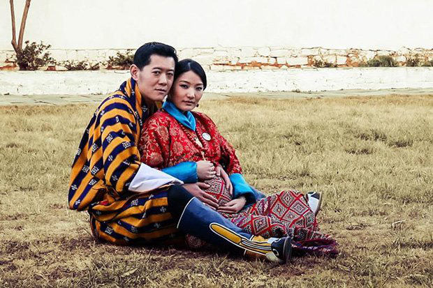 Hoàng hậu &quot;thường dân&quot; Bhutan sinh con thứ 2, thông báo của nhà vua khiến người dân bất ngờ - Ảnh 4.