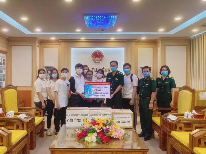 Noo Phước Thịnh góp 200 triệu đồng, Đông Nhi ủng hộ 40.000 vật dụng y tế chống dịch COVID-19 - Ảnh 1.