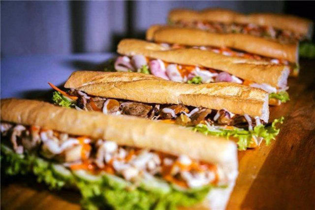 Bánh mì Việt Nam: Từ món ăn đường phố đến đặc sản được Google vinh danh - Ảnh 2.