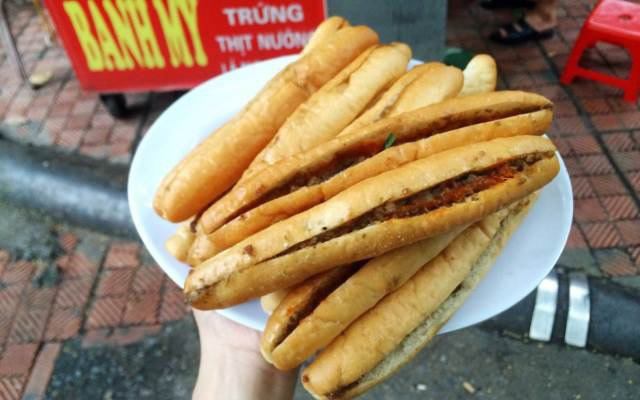 Bánh mì Việt Nam: Từ món ăn đường phố đến đặc sản được Google vinh danh - Ảnh 4.