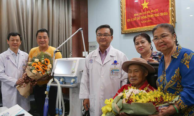 Noo Phước Thịnh góp 200 triệu đồng, Đông Nhi ủng hộ 40.000 vật dụng y tế chống dịch COVID-19 - Ảnh 2.