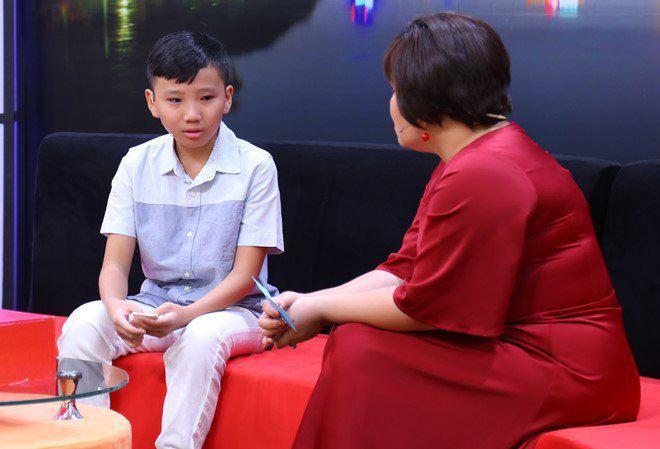 Ốc Thanh Vân xót xa khi cậu bé 12 tuổi bật khóc kể lý do ba mẹ hay cãi vã - Ảnh 2.