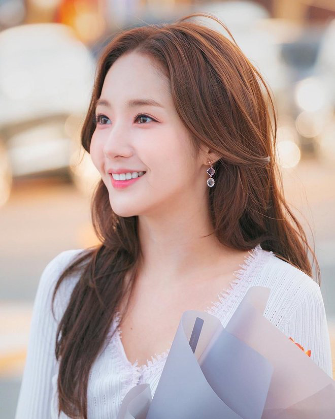 Nhìn &quot;nữ hoàng dao kéo&quot; Park Min Young mới thấy: Tóc mái sai một li, kém xinh đi một dặm - Ảnh 2.