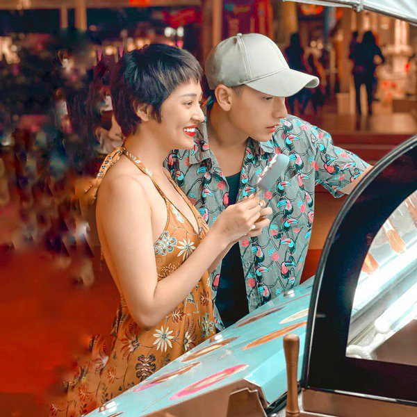 Khẳng định chỉ là anh em, Bảo Anh vẫn lên đồ đầy ăn ý với chàng bạn thân - Ảnh 4. Khẳng định chỉ là anh em, Bảo Anh vẫn lên đồ đầy ăn ý với chàng bạn thân - Ảnh 4.