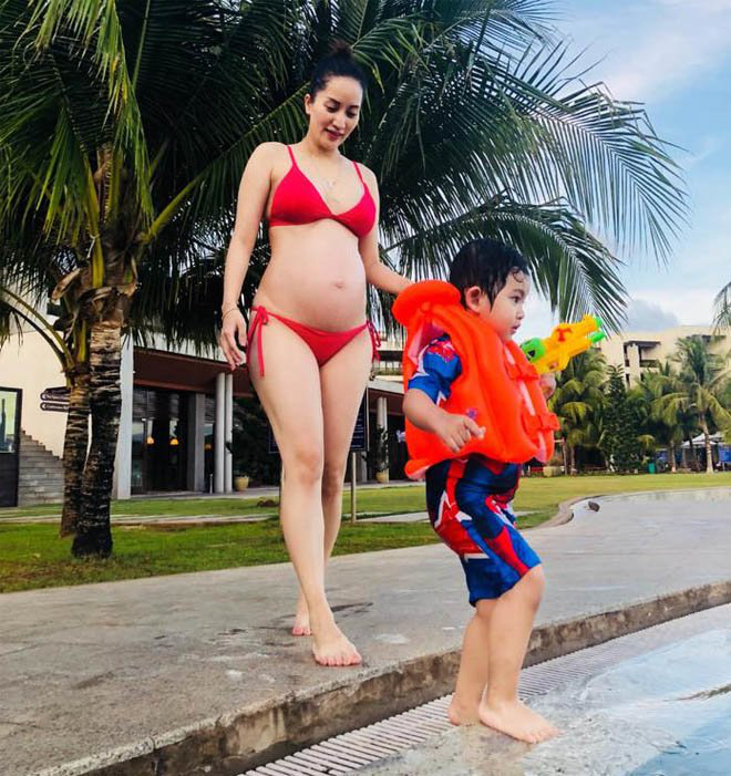 Mỹ nhân Việt diện bikini khoe dáng nô đùa cùng con nhưng tâm điểm dồn hết vào những đứa trẻ - Ảnh 18.