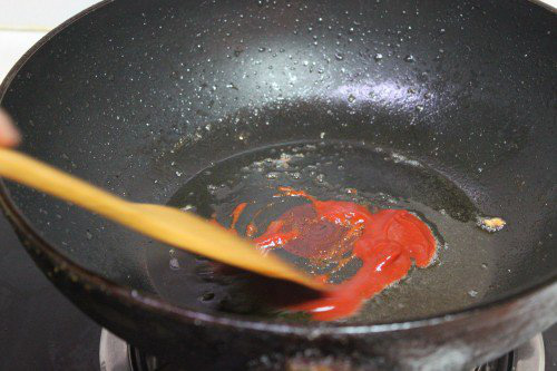 Chỉ cần thêm một nguyên liệu vào tôm sốt chua ngọt, có ngay món ăn hoàn toàn lạ miệng - Ảnh 3.