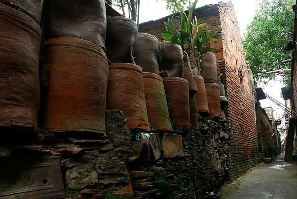 Kỳ diệu thay ngôi làng cổ độc đáo ở Việt Nam,  xây tường bằng tiểu sành, không cần vôi vữa - Ảnh 4.