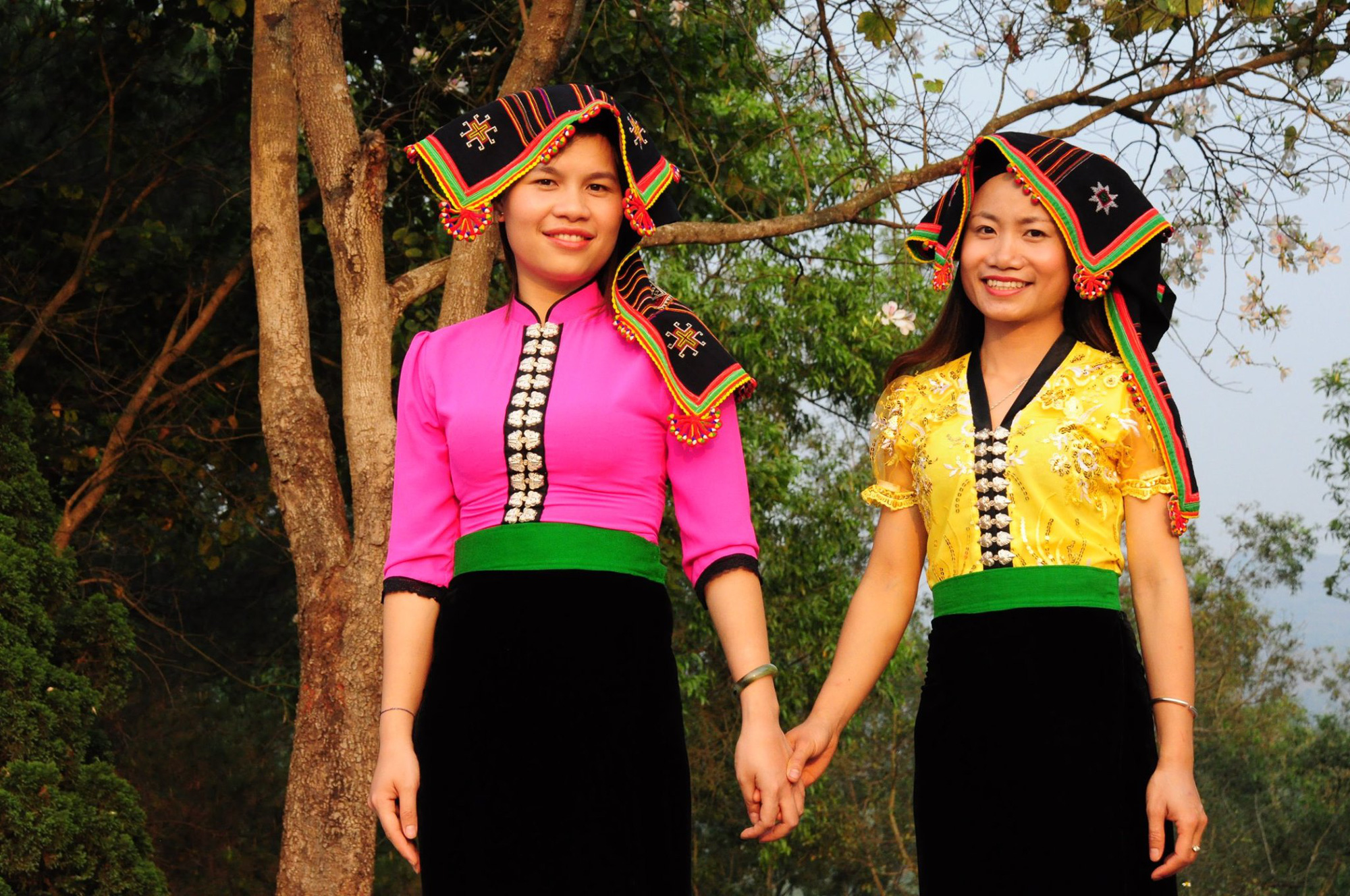 Lạc Bước Bởi Nụ Cười Những Cô Gái Thái Và Hoa Ban Trắng Trời » Báo Phụ Nữ  Việt Nam