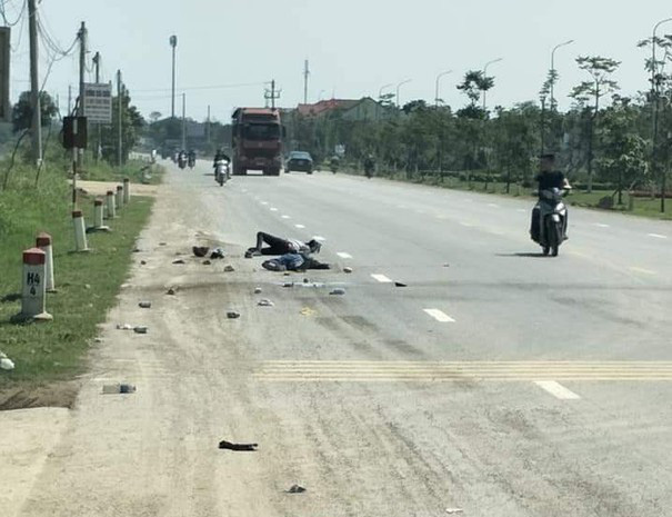 Nghệ An: Hai mẹ con bị xe tải tông tử vong trên đường về quê - Ảnh 1.