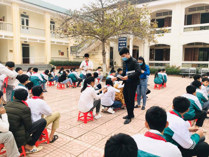 Nghệ An: Tiếp tục cho học sinh THCS toàn tỉnh nghỉ học để phòng dịch Covid -19 - Ảnh 1.