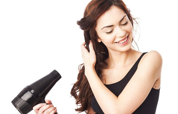 4 bước đơn giản hô biến tóc mỏng tang, thưa thớt thành tóc dày bồng bềnh bằng máy sấy - Ảnh 3.