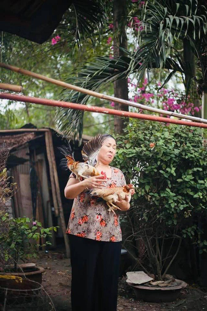 NSND Hồng Vân đanh đá, liên tục mắng người quay lén nhưng lại được khen dễ thương - Ảnh 2.