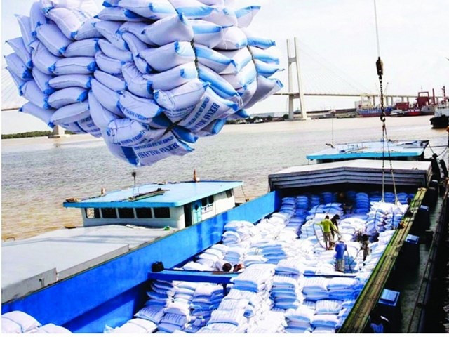 Thủ tướng chỉ đạo báo cáo việc xuất khẩu  400.000 tấn gạo trong đêm - Ảnh 1.