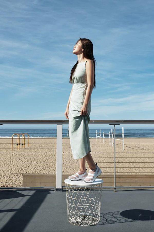 Diện váy ngắn tối giản với dép lê, Song Hye Kyo vẫn toát lên thần thái ngời ngời - Ảnh 8.