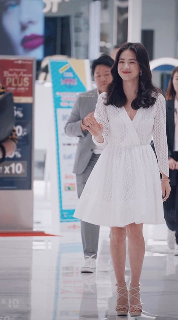 Diện váy ngắn tối giản với dép lê, Song Hye Kyo vẫn toát lên thần thái ngời ngời - Ảnh 20.