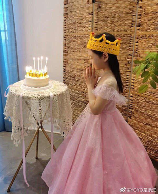 Lâu không xuất hiện, con gái Hoa hậu Trung Quốc đẹp nhất thế giới 5 tuổi, đáng yêu như công chúa - Ảnh 1.