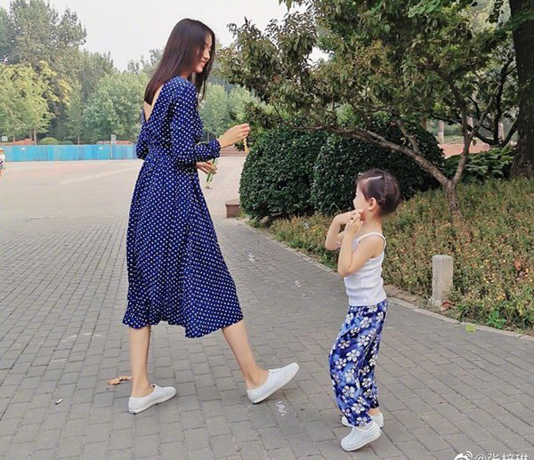 Lâu không xuất hiện, con gái Hoa hậu Trung Quốc đẹp nhất thế giới 5 tuổi, đáng yêu như công chúa - Ảnh 3.