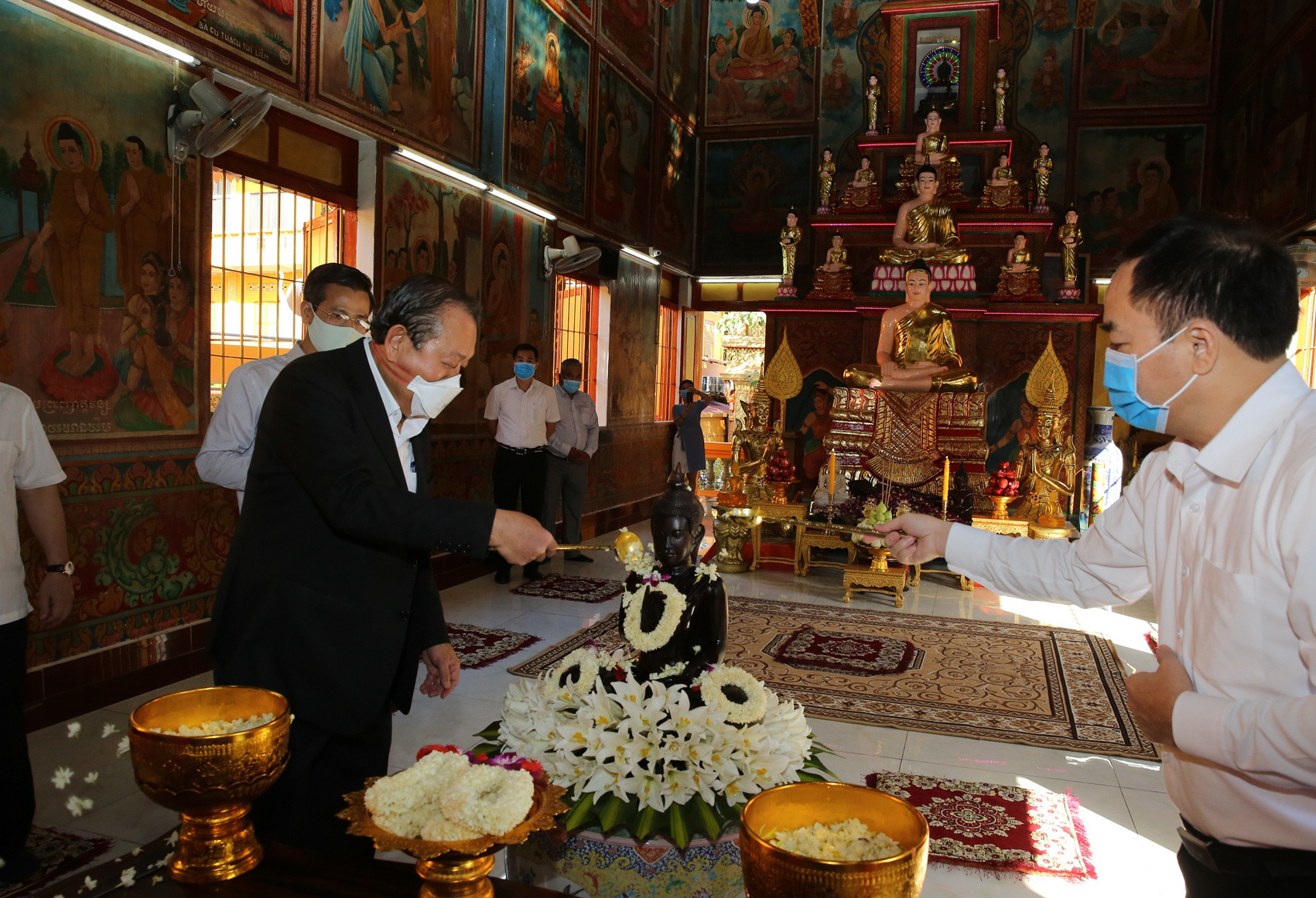 Phó Thủ tướng Thường trực chúc mừng Tết cổ truyền Chôl Chnăm Thmây - Ảnh 1.