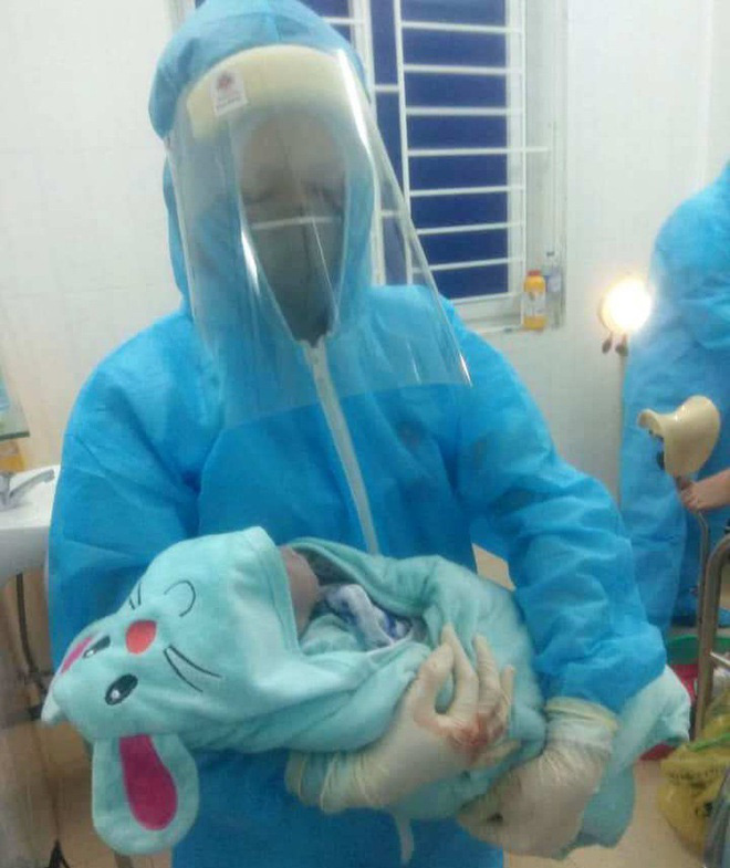 Sản phụ sinh bé trai kháu khỉnh trong khu cách ly ở Nghệ An - Ảnh 1.