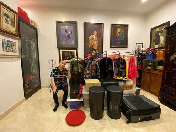 Nghệ sĩ Xuân Hinh mở cửa khoe nhà phố cổ, nổi bật nhất lại là phòng để đồ riêng - Ảnh 1.