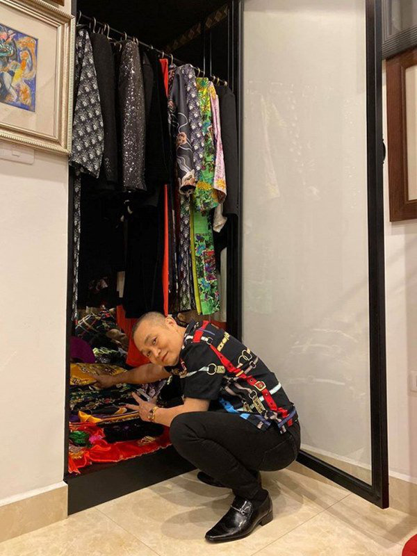 Nghệ sĩ Xuân Hinh mở cửa khoe nhà phố cổ, nổi bật nhất lại là phòng để đồ riêng - Ảnh 2.