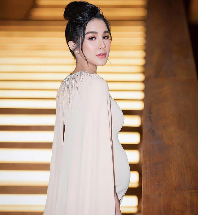 Trung thành với tóc dài, Diệp Lâm Anh biến hình nhận không ra với tóc ngắn bạc màu - Ảnh 8.