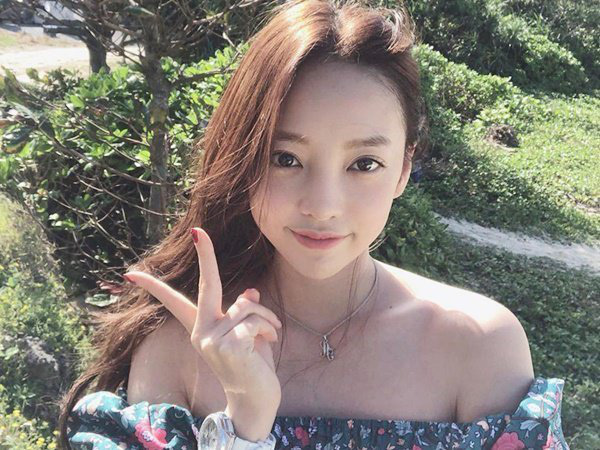 Chuyện giờ mới kể: Đám tang Goo Hara, mẹ ruột vui vẻ xin chụp ảnh cùng người nổi tiếng - Ảnh 1.