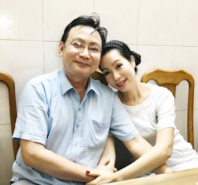 Cả showbiz hóa &quot;Master Chef&quot;, Trịnh Kim Chi làm bánh cháy thành than vẫn được chồng khen - Ảnh 4.