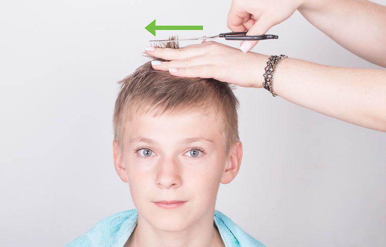 Bạn đang tìm kiếm một phong cách cắt tóc bé trai độc đáo và sành điệu? Chúng tôi cam đoan rằng cắt tóc bé trai bằng kéo là một lựa chọn hoàn hảo. Hãy cùng xem hình ảnh liên quan để tìm kiếm nguồn cảm hứng.