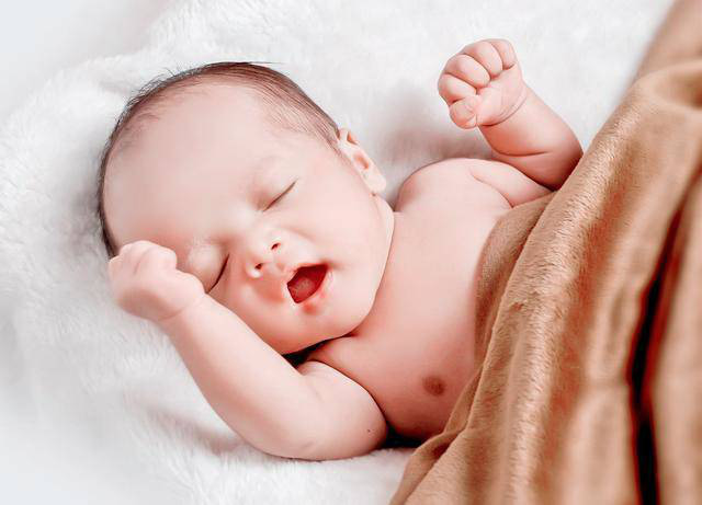 3 hành động của trẻ khi ngủ chứng tỏ lớn lên sẽ thông minh hơn người - Ảnh 3.
