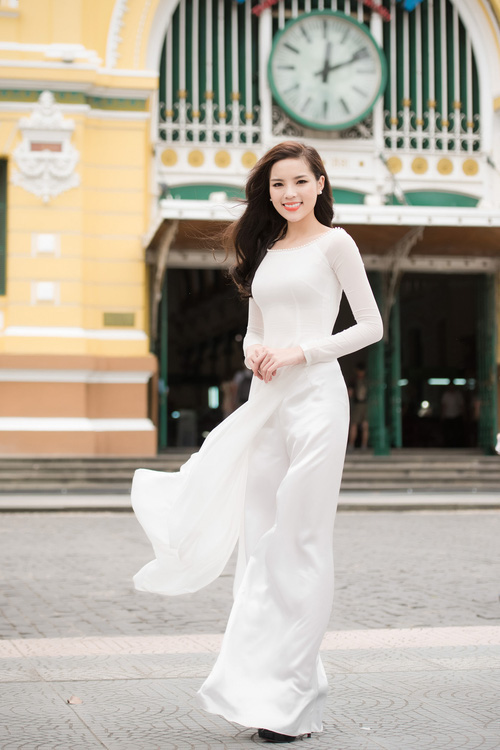 Vẻ đẹp tinh khôi gây thương nhớ của tà áo dài trắng  - Ảnh 5.
