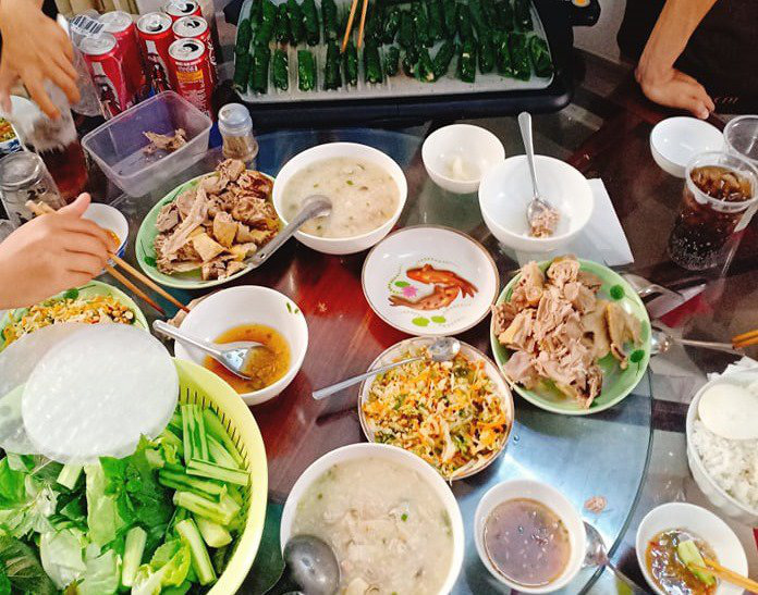 Cô nàng siêu sướng, suốt ngày được 3 người đàn ông nấu cho ăn toàn món ngon - Ảnh 12.