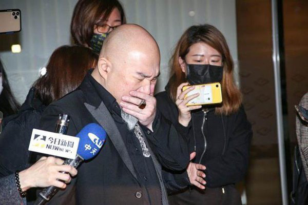 Vợ qua đời sau khi liệt nửa người chỉ còn 30kg, sao nam Cbiz vẫn "lòng đau như cắt" - Ảnh 1.