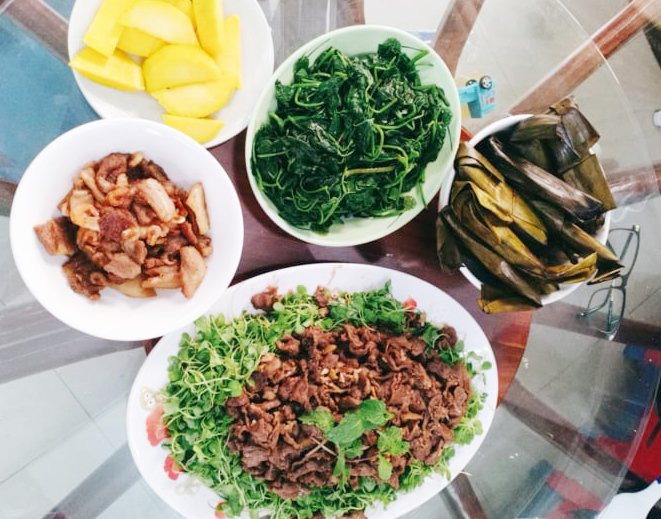 Cô nàng siêu sướng, suốt ngày được 3 người đàn ông nấu cho ăn toàn món ngon - Ảnh 9.