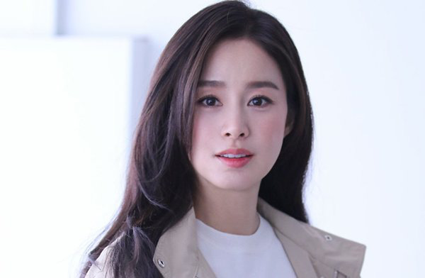 Mặc kệ chị gái dính bê bối trốn thuế, em trai Kim Tae Hee khoe cuộc sống tân hôn - Ảnh 1.