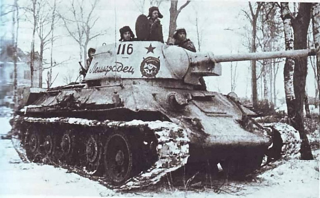 Kỷ niệm 75 năm Ngày Chiến thắng phát xít (9/5/1945-9/5/2020): Nữ chiến sĩ lái xe tăng đầu tiên trong lịch sử Liên Xô - Ảnh 2.