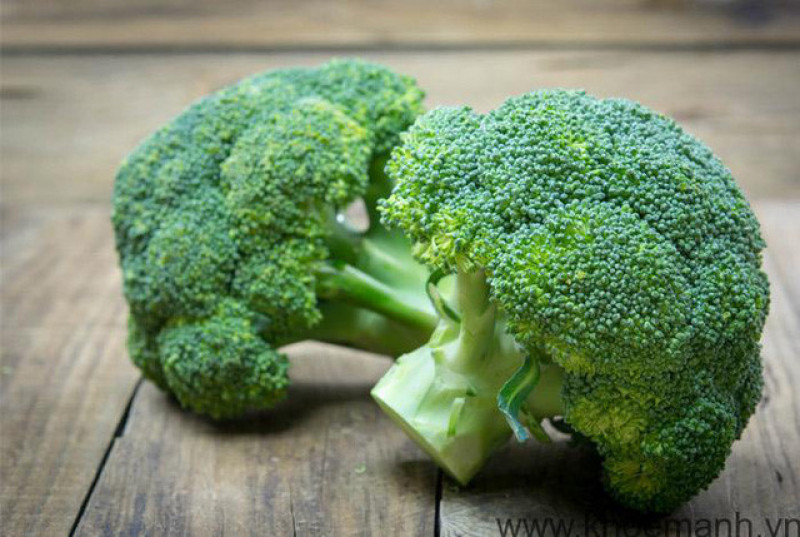 Bông cải xanh: Bông cải gồm 2 loại chất xơ nên chúng giúp hệ tiêu hóa của bạn làm việc tốt hơn, thậm chí còn ngăn ngừa ung thu ruột kết. Bên cạnh đó, bông cải rất giàu protein tự nhiên nên loại rau này còn giúp làm cơ săn chắc hơn.